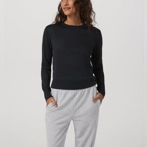 Vuori Daydream Crew Long Sleeve Top – Lightweight Performance Tee – NWOT